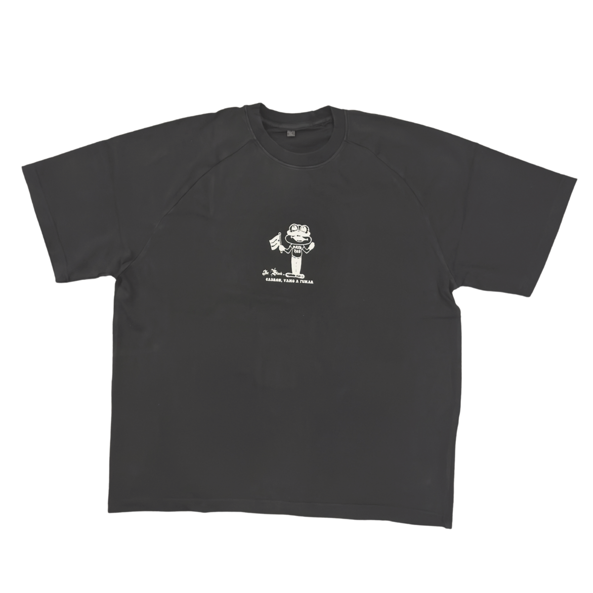 Vamo a fumar charcoal organic cotton tee, front — coquí character graphic and CABRÓN, VAMOS A FUMAR text